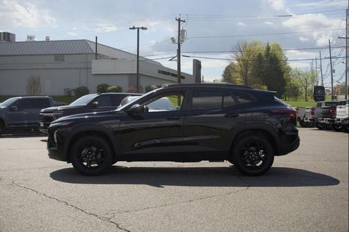 Mosaic Black Metallic 2026 Chevrolet Trax LT