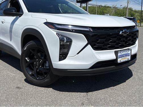 Summit White 2026 Chevrolet Trax LT