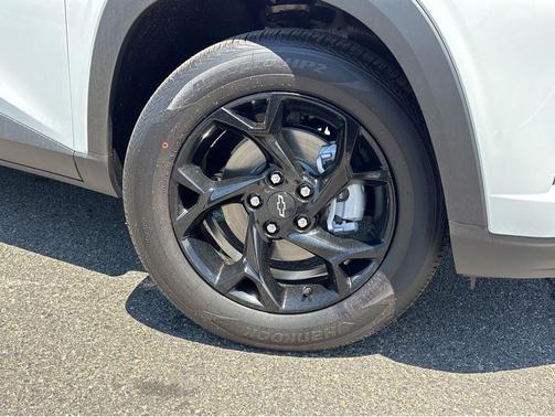 Summit White 2026 Chevrolet Trax LT