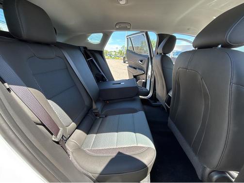 Summit White 2026 Chevrolet Trax LT