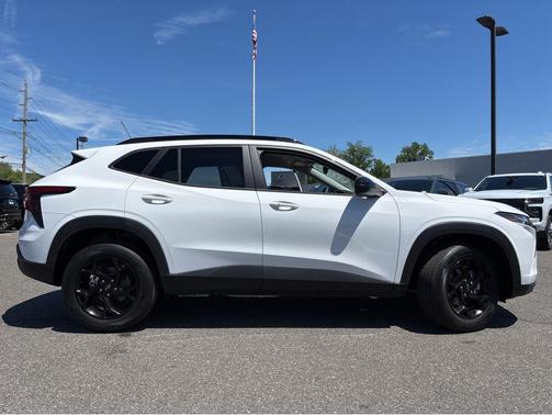 Summit White 2026 Chevrolet Trax LT