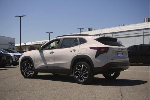 White Sands 2026 Chevrolet Trax FWD 2RS