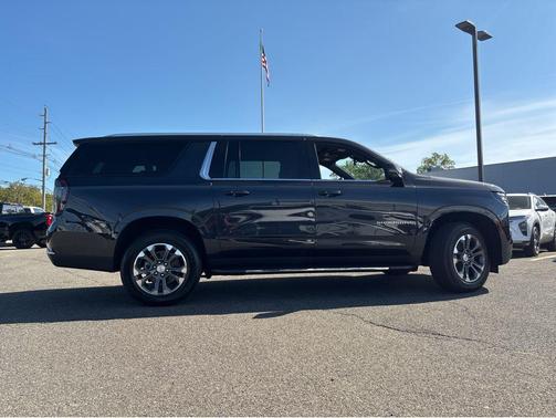 2025 Chevrolet Suburban LT