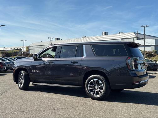 2025 Chevrolet Suburban LT