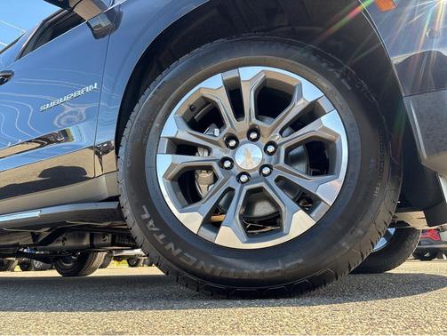 2025 Chevrolet Suburban LT