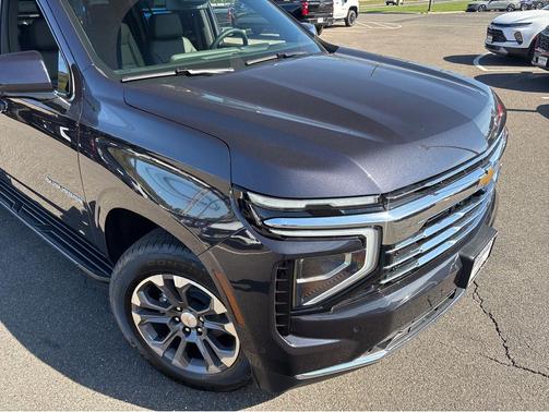 2025 Chevrolet Suburban LT
