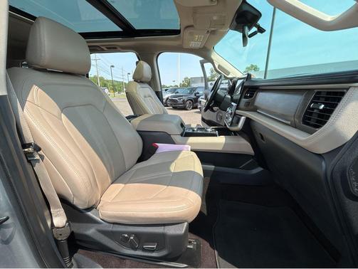 Iconic Silver Metallic 2022 Ford Expedition Limited
