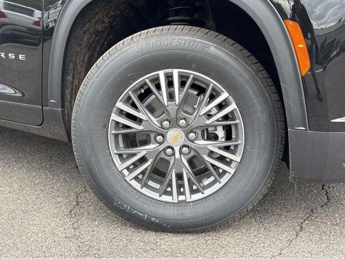 Mosaic Black Metallic 2026 Chevrolet Traverse LT