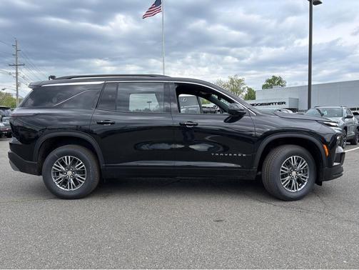 Mosaic Black Metallic 2026 Chevrolet Traverse LT