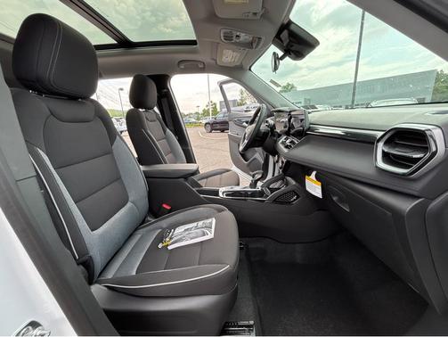 Summit White 2026 Chevrolet Trailblazer LT