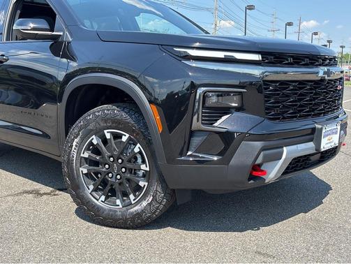Mosaic Black Metallic 2026 Chevrolet Traverse AWD Z71
