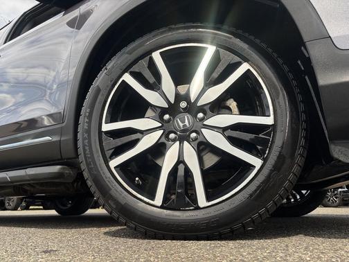 2022 Honda Pilot Touring 8-Passenger