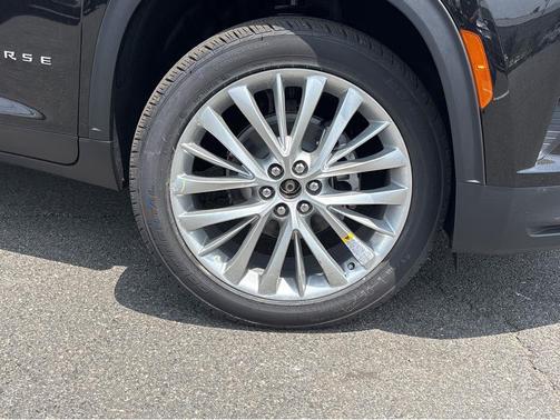 Mosaic Black Metallic 2026 Chevrolet Traverse LT