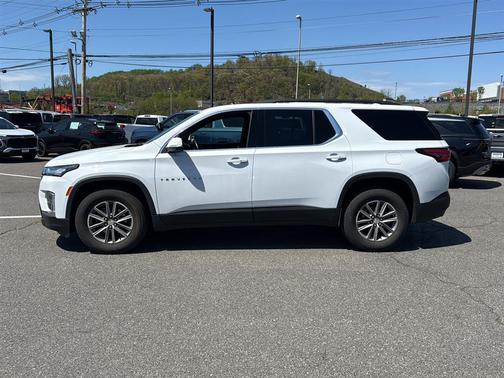 Summit White 2023 Chevrolet Traverse LT Cloth