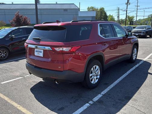Cajun Red Tintcoat 2019 Chevrolet Traverse LT Cloth