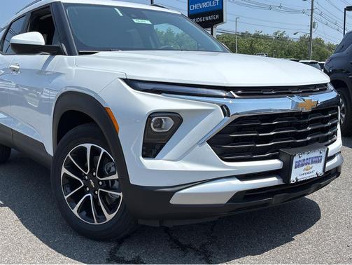 Summit White 2026 Chevrolet Trailblazer LT