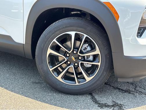 Summit White 2026 Chevrolet Trailblazer LT