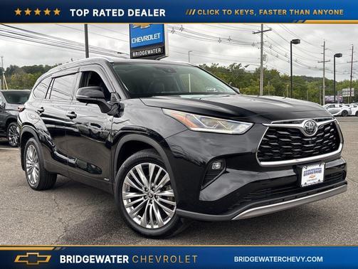 Midnight Black Metallic 2025 Toyota Highlander Hybrid Platinum