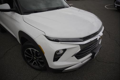 Summit White 2024 Chevrolet Trailblazer LT
