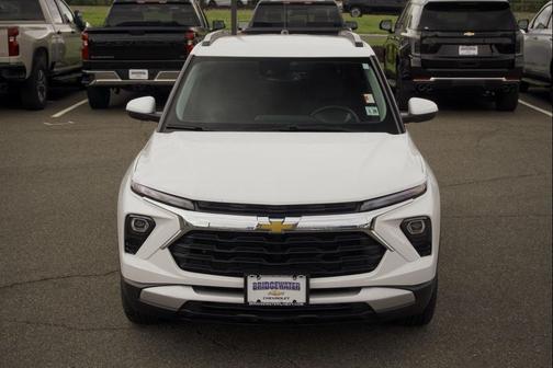 Summit White 2024 Chevrolet Trailblazer LT