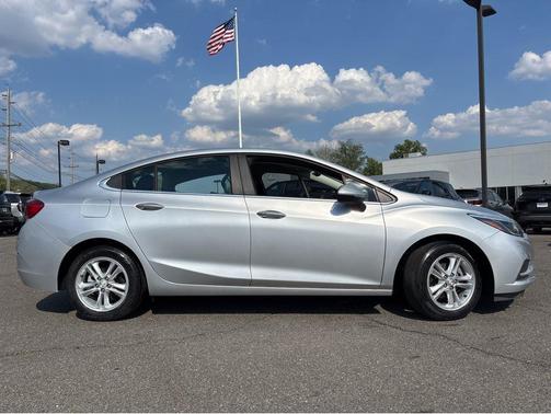 Silver Ice Metallic 2018 Chevrolet Cruze LT
