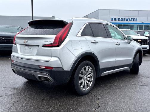 Radiant Silver Metallic 2019 Cadillac XT4 Premium Luxury