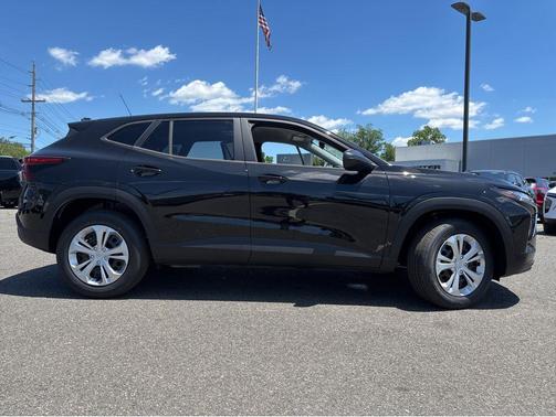 Mosaic Black Metallic 2026 Chevrolet Trax LS