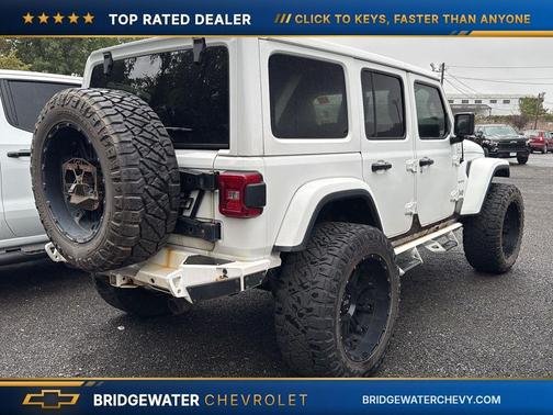 Bright White Clearcoat 2019 Jeep Wrangler Unlimited Sahara
