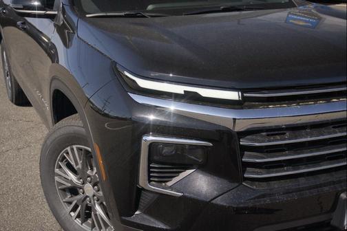 Mosaic Black Metallic 2026 Chevrolet Traverse LT