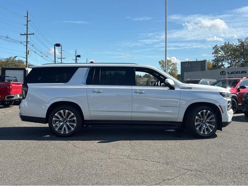 2025 Chevrolet Suburban 4WD High Country