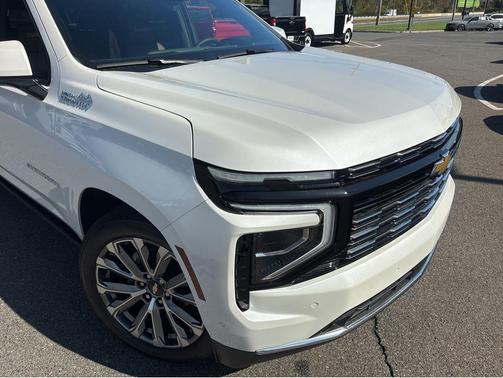 2025 Chevrolet Suburban 4WD High Country