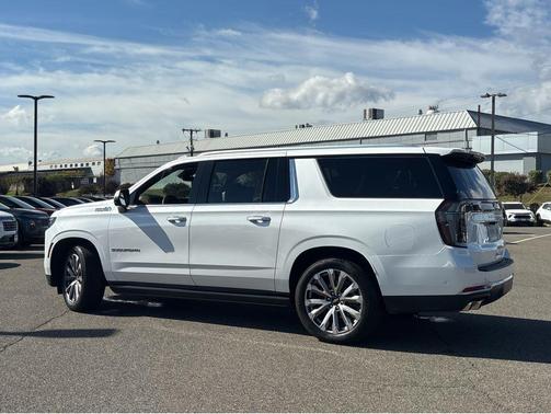 2025 Chevrolet Suburban 4WD High Country