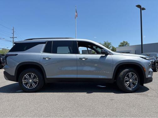Sterling Gray Metallic 2026 Chevrolet Traverse LT