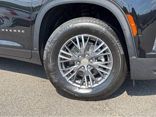Mosaic Black Metallic 2026 Chevrolet Traverse LT