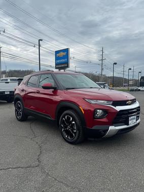 Scarlet Red Metallic 2021 Chevrolet Trailblazer LT