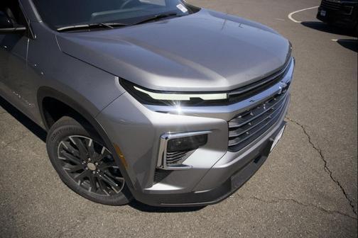 Sterling Gray Metallic 2026 Chevrolet Traverse LT