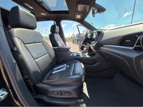 Mosaic Black Metallic 2023 Chevrolet Traverse RS
