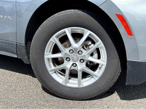 Sterling Gray Metallic 2023 Chevrolet Equinox 1LT
