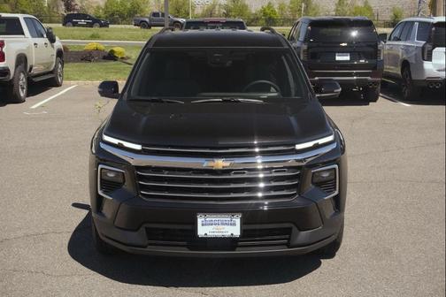 Mosaic Black Metallic 2026 Chevrolet Traverse LT