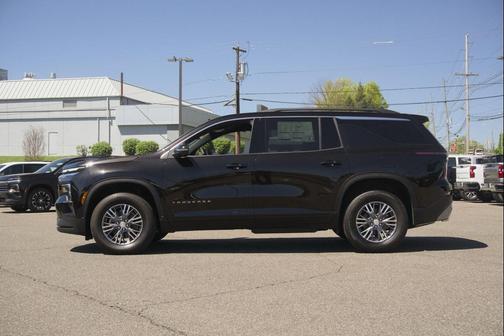 Mosaic Black Metallic 2026 Chevrolet Traverse LT
