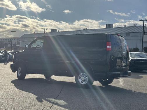 2022 Chevrolet Express 2500 RWD 2500 Regular Wheelbase WT