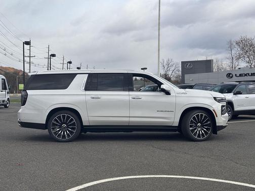 2025 Chevrolet Suburban 4WD High Country