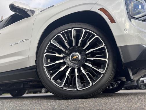 2025 Chevrolet Suburban 4WD High Country