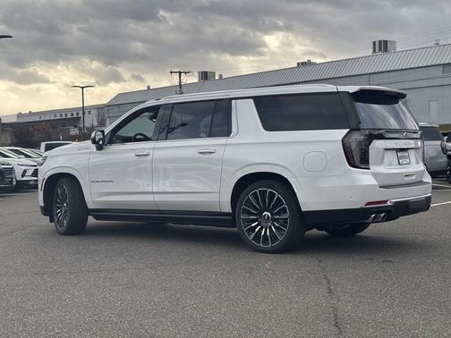 2025 Chevrolet Suburban 4WD High Country