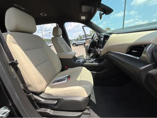 Mosaic Black Metallic 2023 Chevrolet Traverse LS