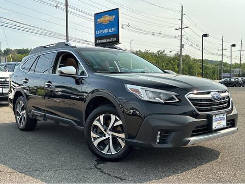 Crystal Black Silica 2022 Subaru Outback Touring