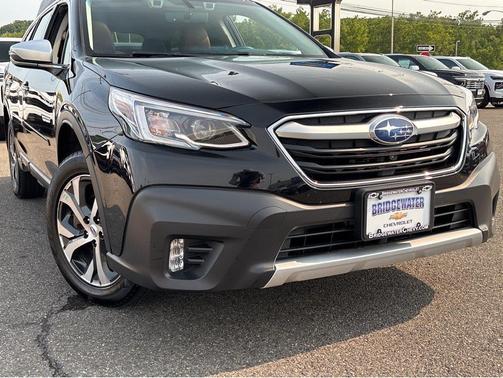 Crystal Black Silica 2022 Subaru Outback Touring