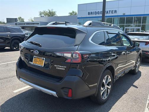 Crystal Black Silica 2022 Subaru Outback Touring