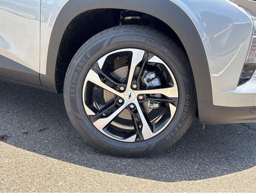 Sterling Gray Metallic 2026 Chevrolet Trax FWD 1RS
