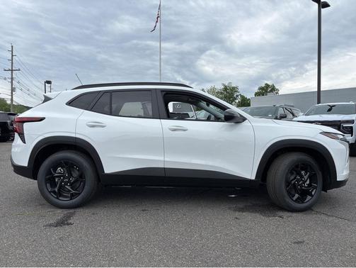 Summit White 2026 Chevrolet Trax LT